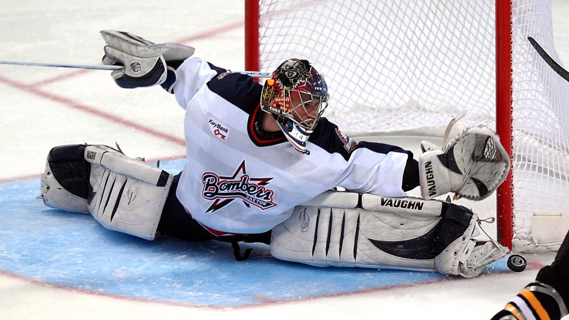 开云下载-英超背水一战，教练谈战术调整，放眼英超,谁能打爆这条防线